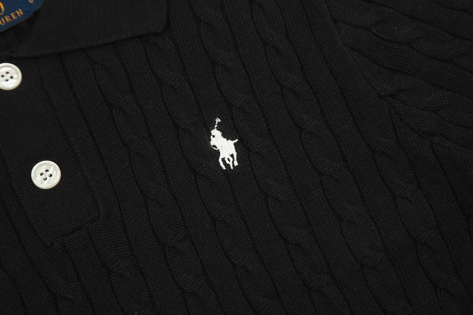 🅿️176 "Top quality" Style number: DS022# (not off the shelves all year round) [Ralph Lauren POLO lapel solid color pony embroidered logo knitted short sleeves] ✅Ralph Lauren Ralph Lauren classic basic versatile all-season cardigan knitted short sleeves ✅Main supplier platform live broadcast Wholesale entities Replenish when out of stock Not off the shelves ✅ZP quality 1:1 version Scan the code to enter the GF website Counter quality ✅Details and quality are the only one in Guangzhou. Imported quality cotton yarn focuses on high-end and cost-effective. Needless to say good quality. ✅The version is restored to the original order. The maximum size can be worn up to 160 pounds. Loose, comfortable and stress-free.